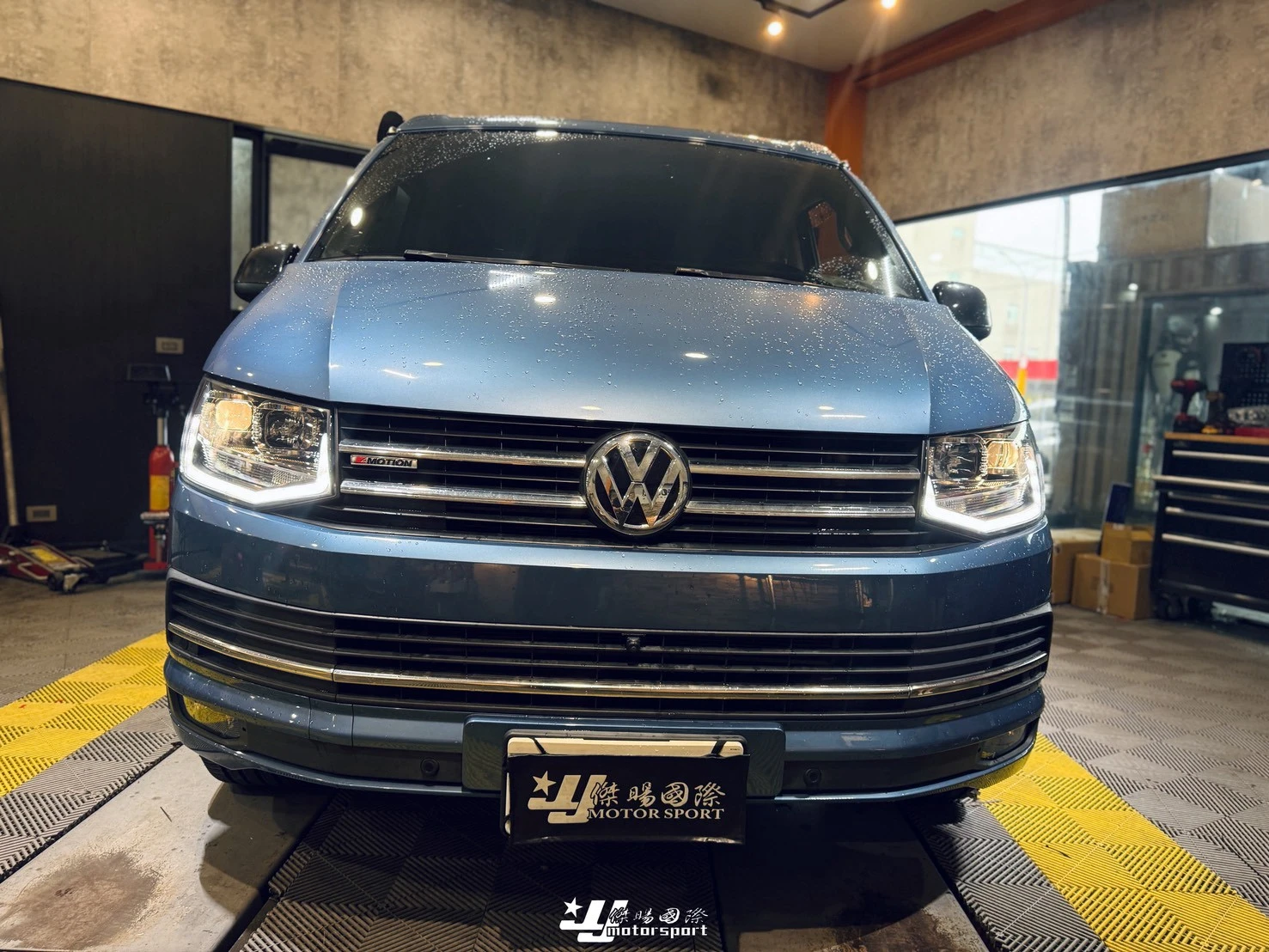 全新 福斯 VW T6 15 16 17年 黑框 晶鑽 R8燈眉 光條 魚眼 大燈 T6大燈 車燈