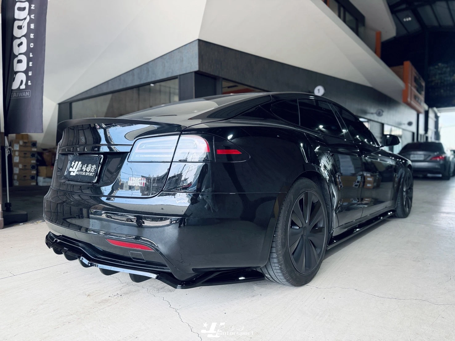 全新 特斯拉 TESLA MODEL S Maxton Design MD 前下巴 側裙 後下巴