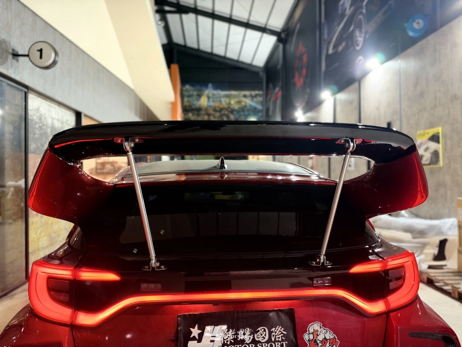 全新 TOYOTA GR YARIS 暴力鴨 二代 正日本 ROCKET BUNNY 火箭兔 尾翼 素材 FRP