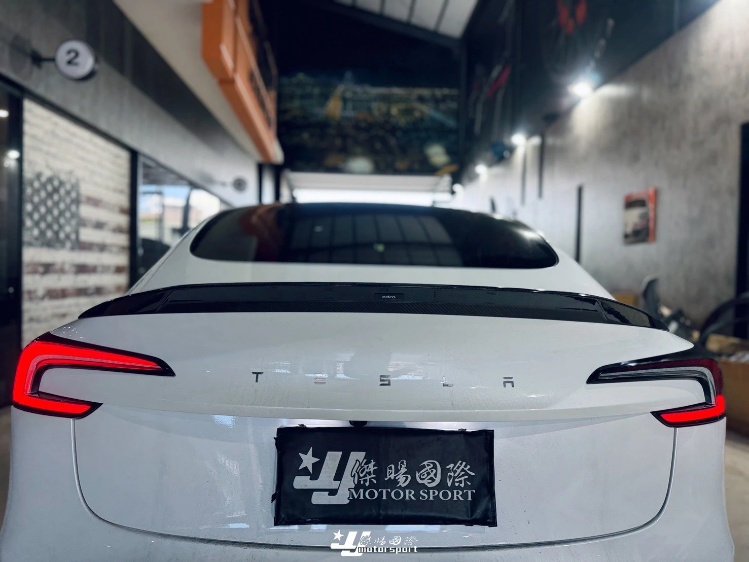 全新 特斯拉 TESLA MODEL3 MODEL 3 煥新3 正 ADRO 乾式碳纖維 乾碳 尾翼