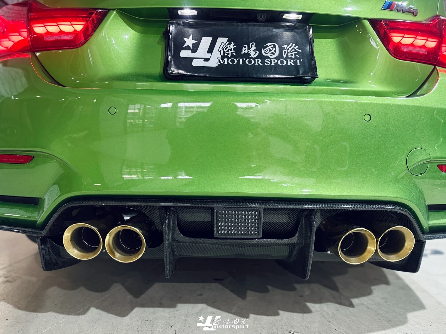 全新 寶馬 BMW F82 M4 升級 ARMYTRIX 電控 中尾段 排氣管+四出鍍金尾管