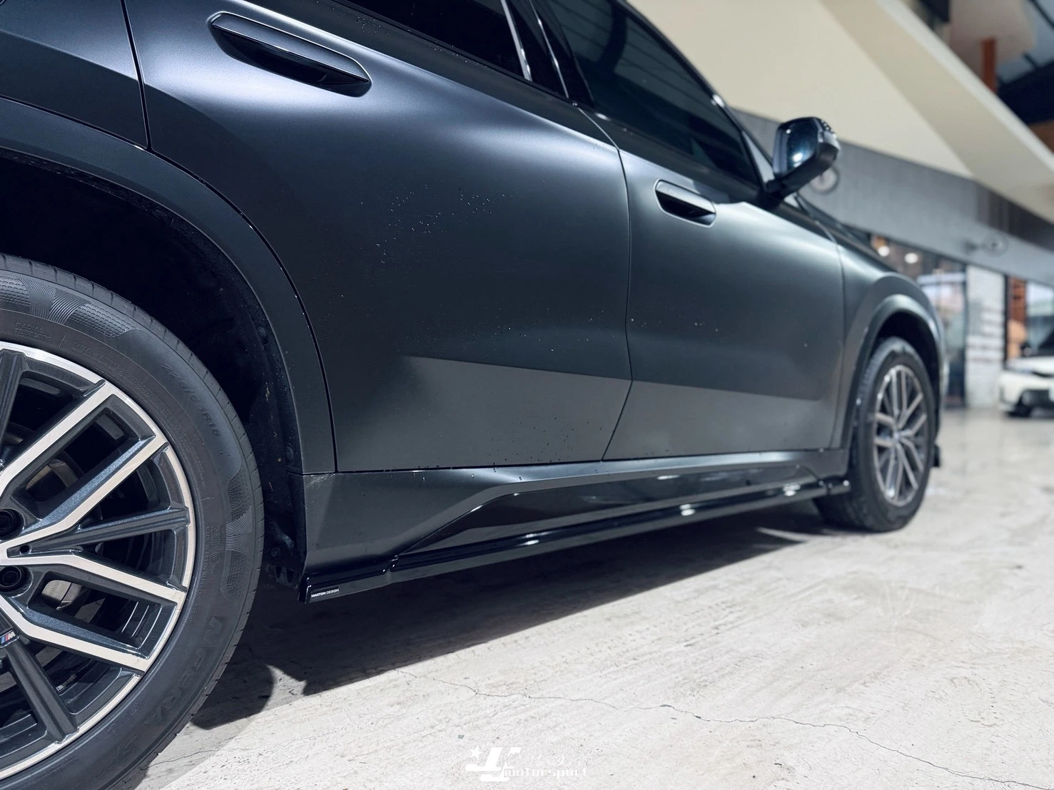 全新 BMW X1 2024- U11 MD Maxton Design 前下巴 側裙 後下巴