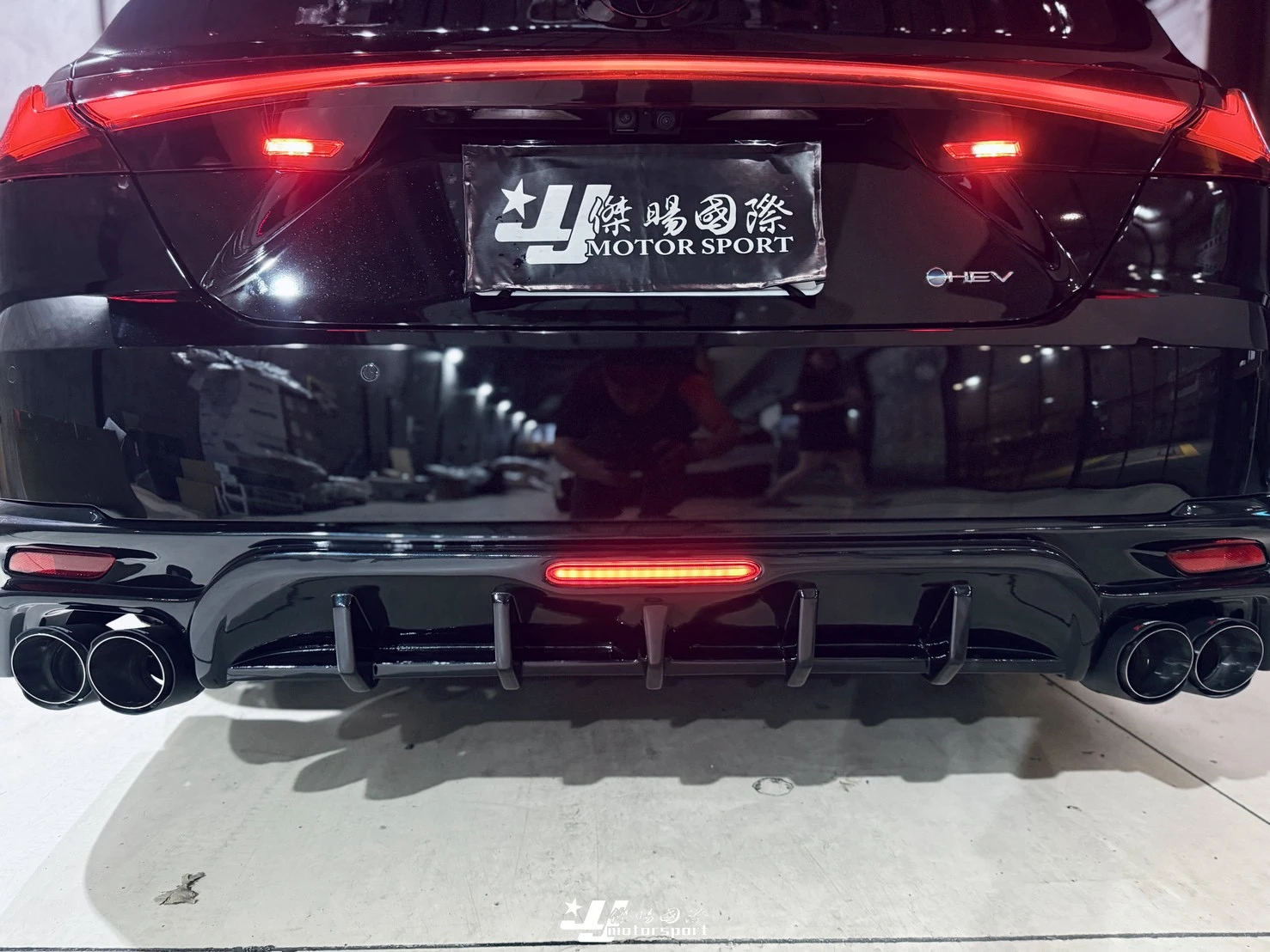 新 TOYOTA  CAMRY 9代 CAMRY9 2024 25 26- R款 後下巴 亮黑 含領航燈 三煞燈 含四出尾飾管
