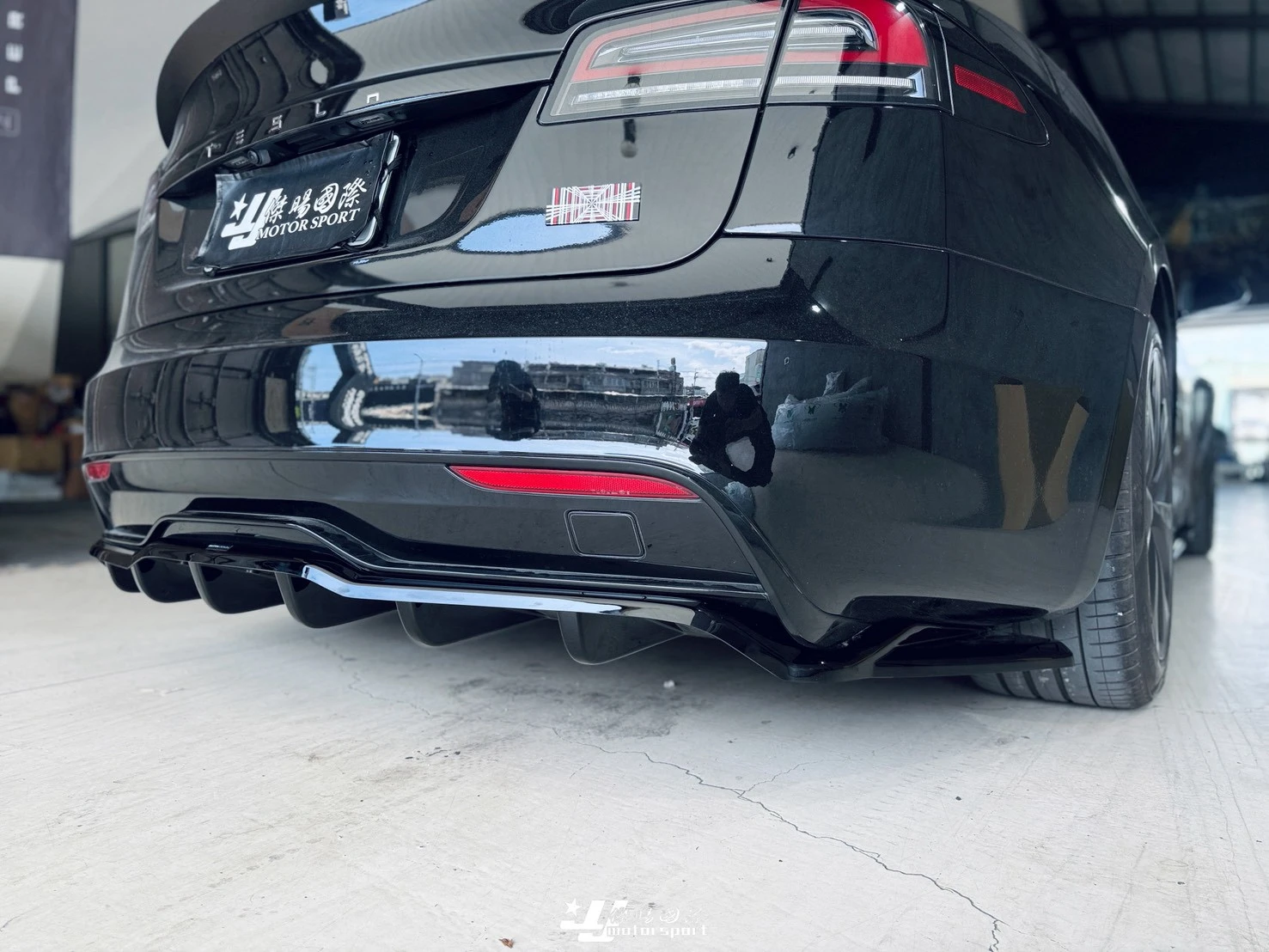 全新 特斯拉 TESLA MODEL S Maxton Design MD 前下巴 側裙 後下巴