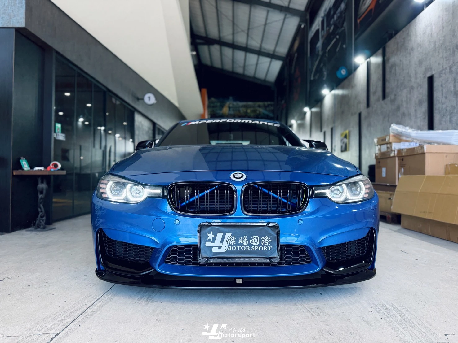 全新 BMW F30