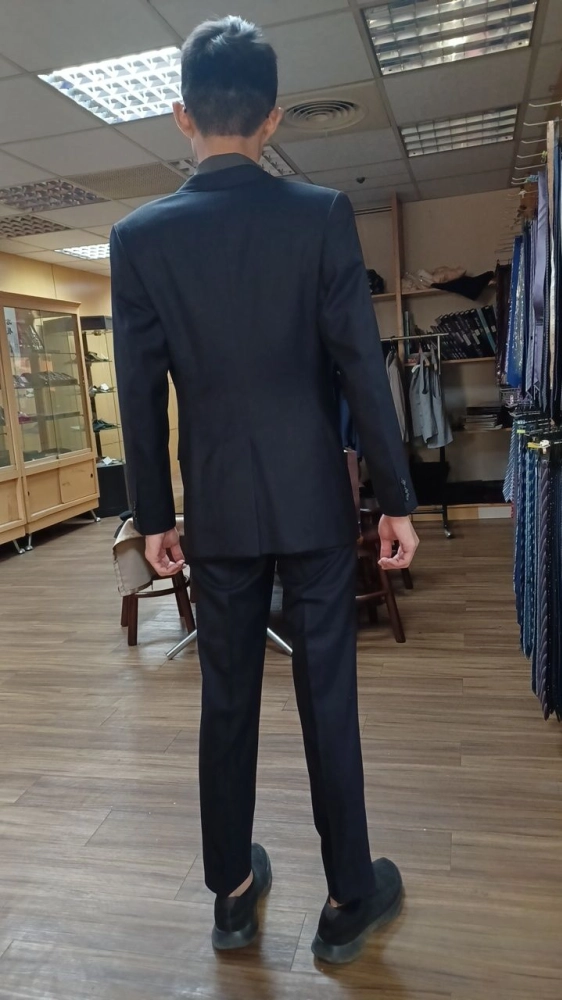 客戶分享-貴賓是布料行家，試穿西服穿上很舒適，誇手工好cP值高~讚