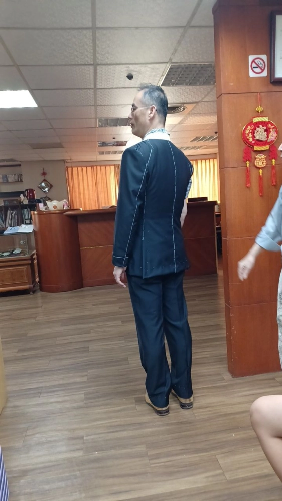 客戶分享-貴賓是布料行家，試穿西服穿上很舒適，誇手工好cP值高~讚