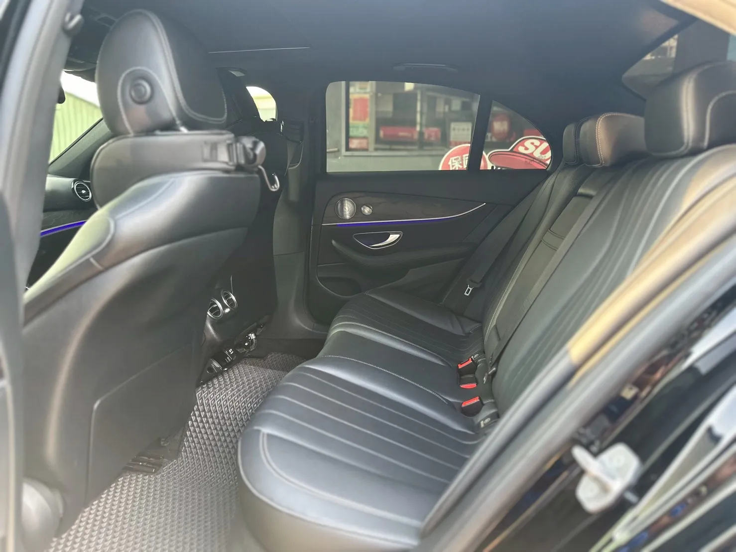 BENZ-E300