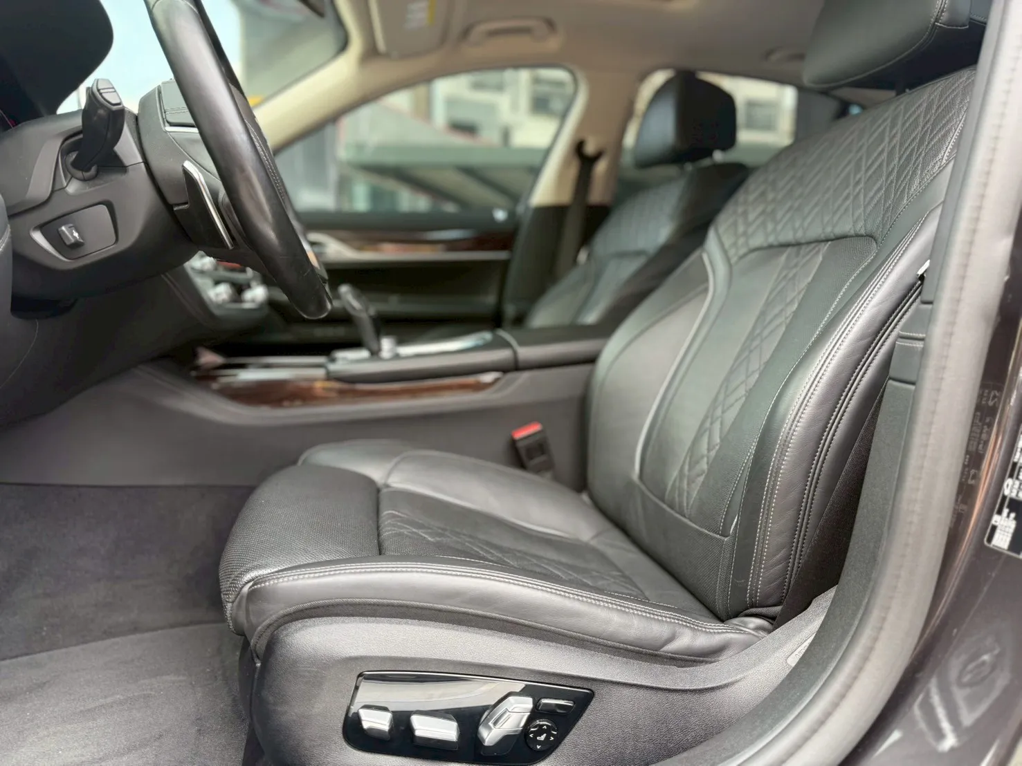 BMW-730I 