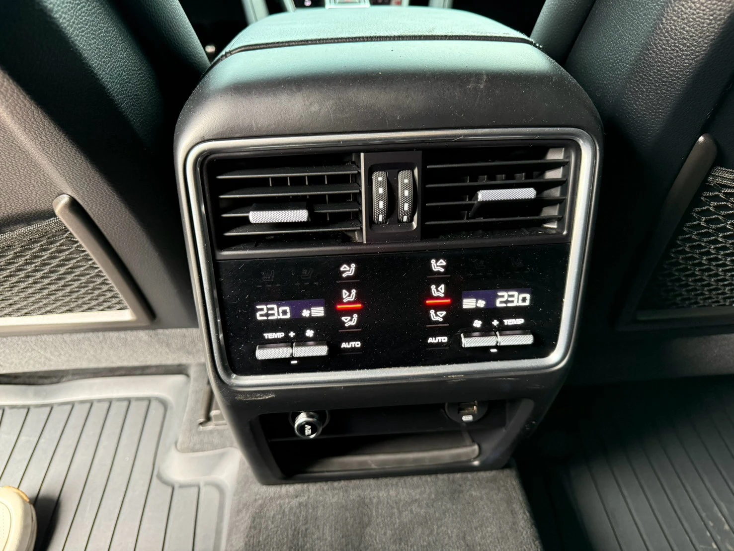 PORSCHE-Cayenne SUV