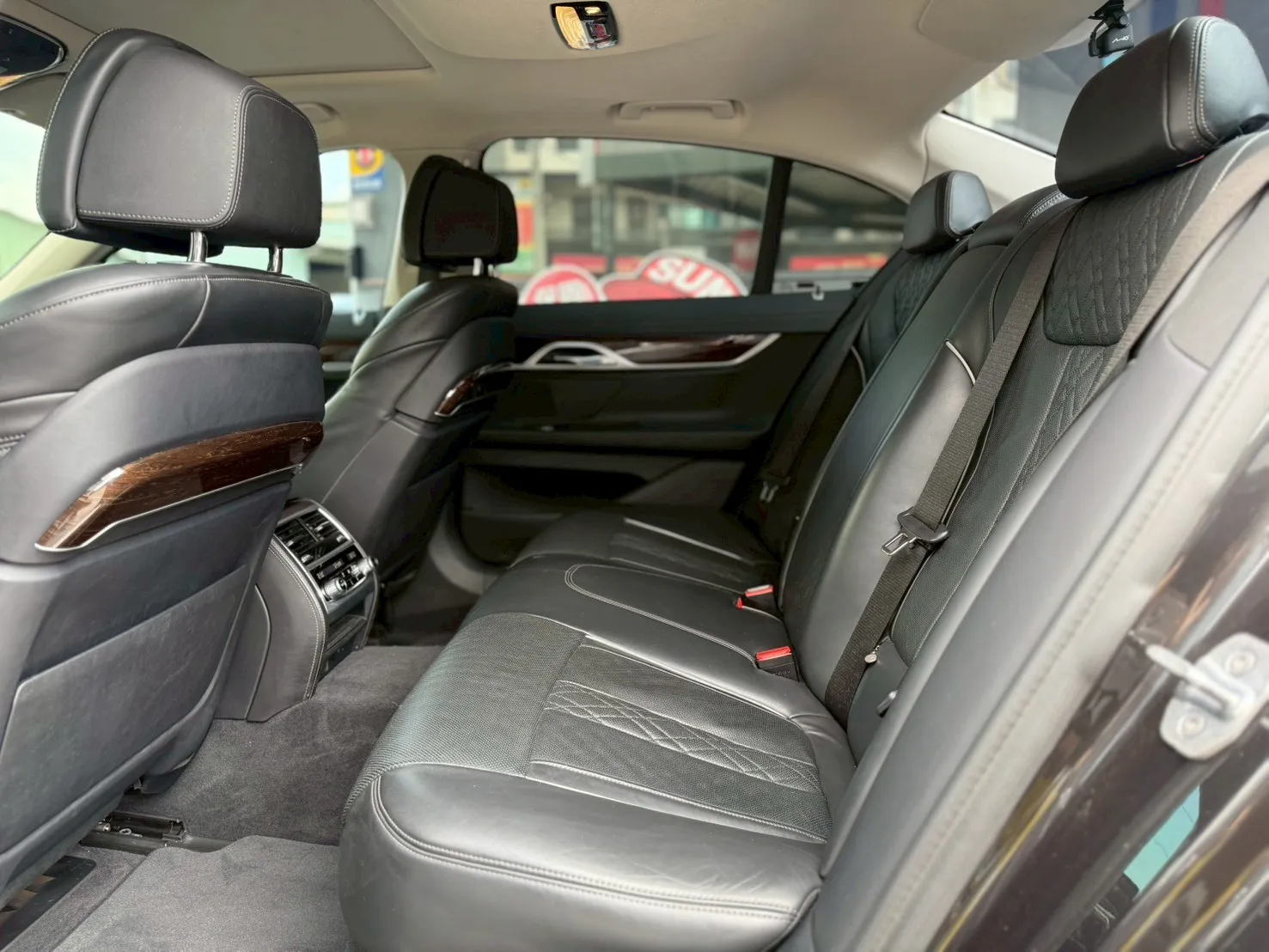 BMW-730I 