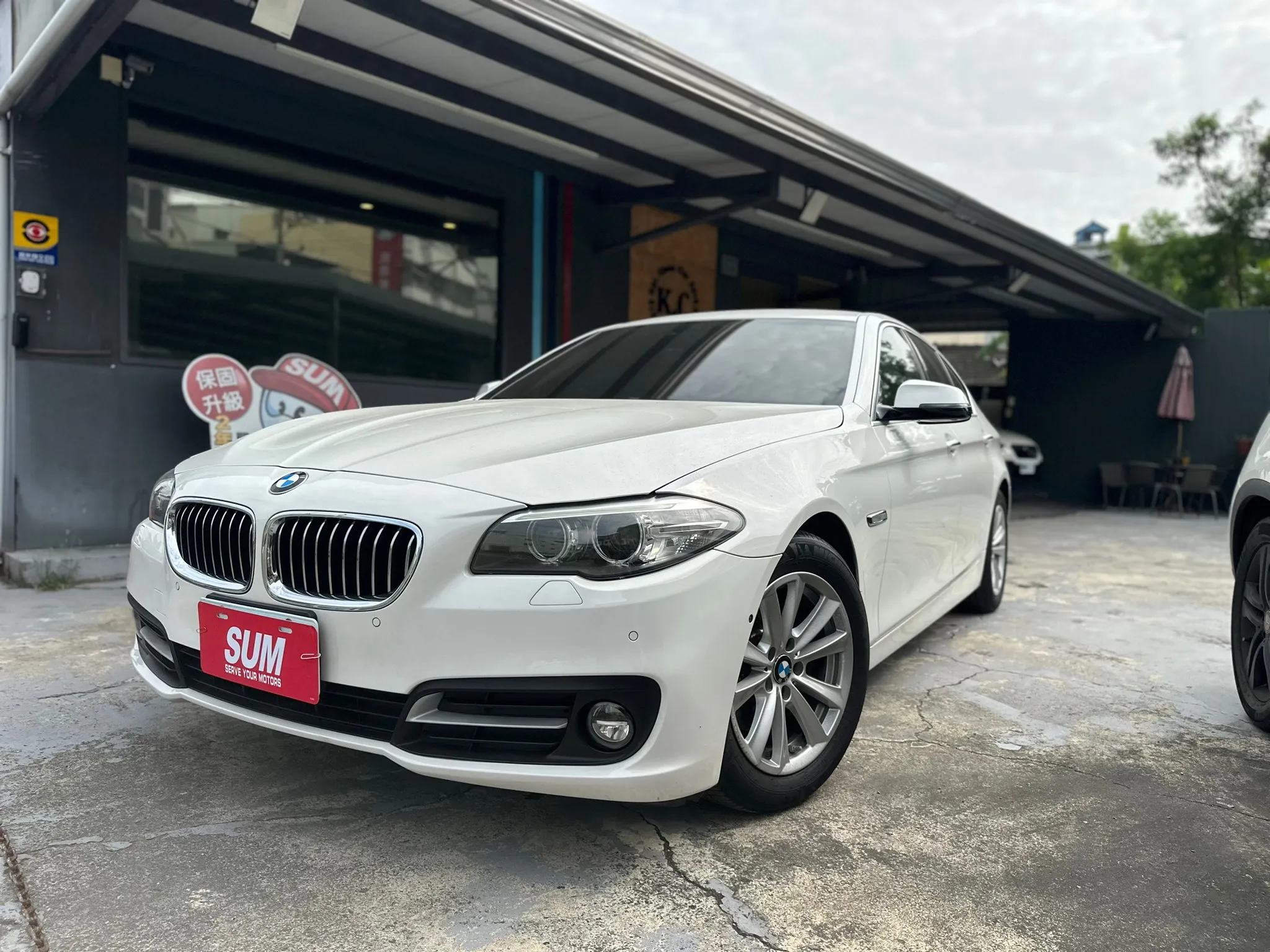 BMW-520I