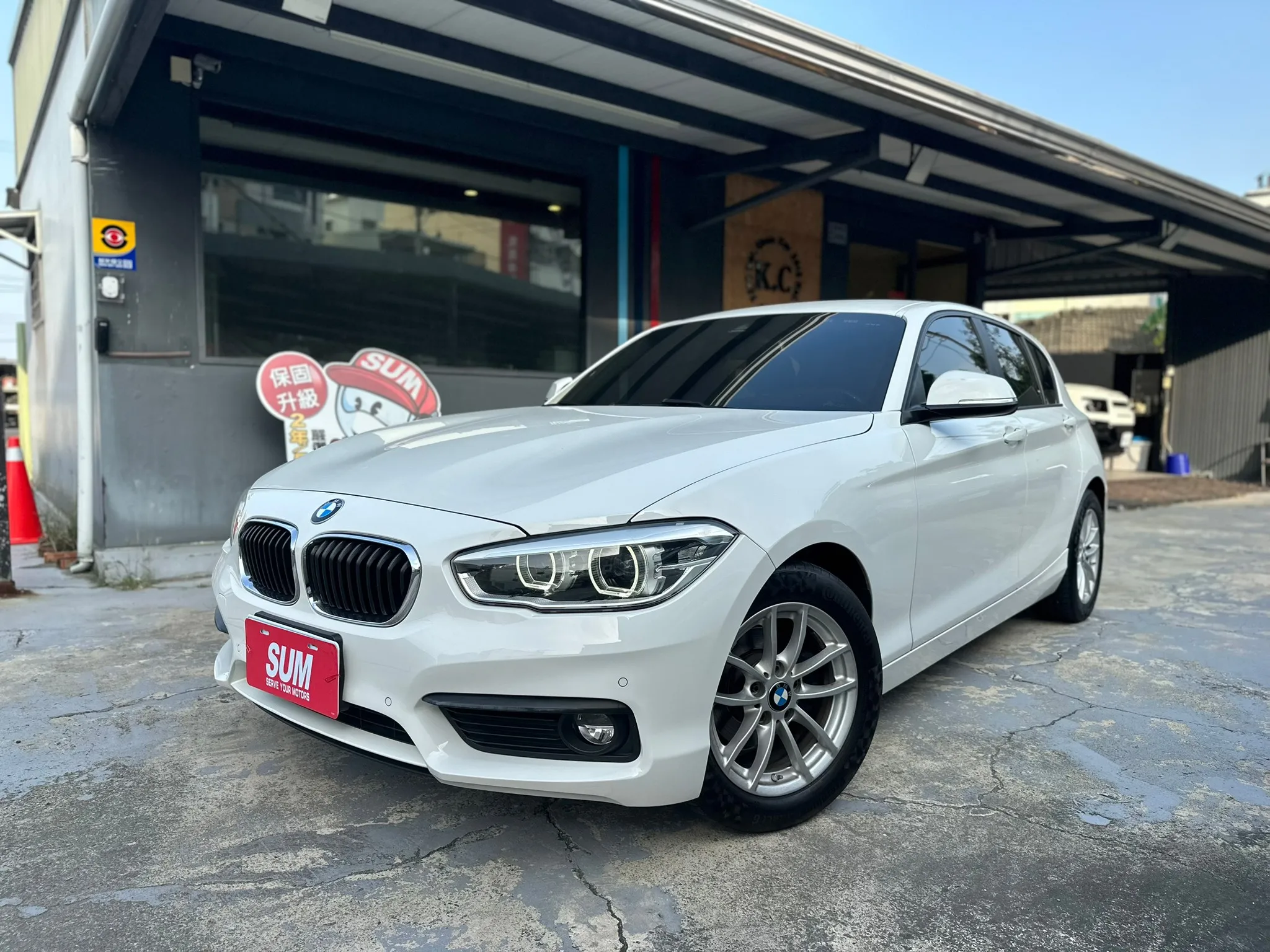 BMW-118I