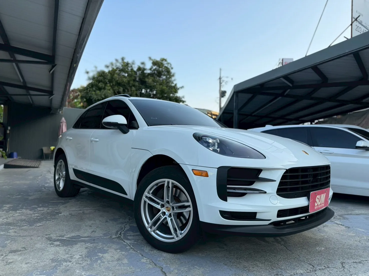 PORSCHE-MACAN