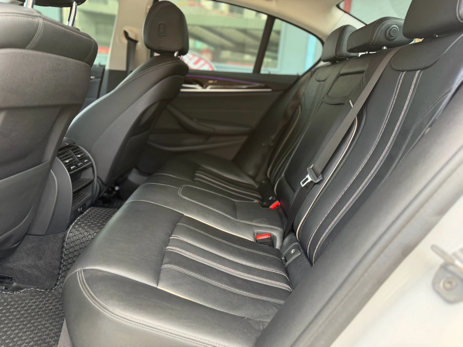 BMW -520i