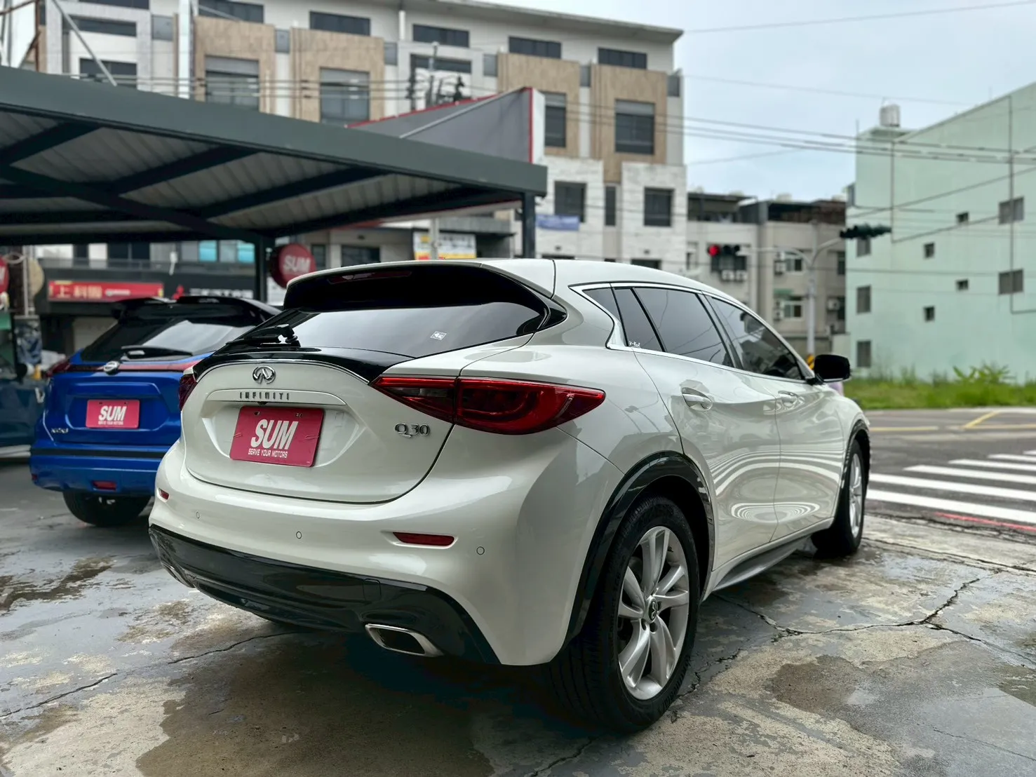 INFINITI-Q30