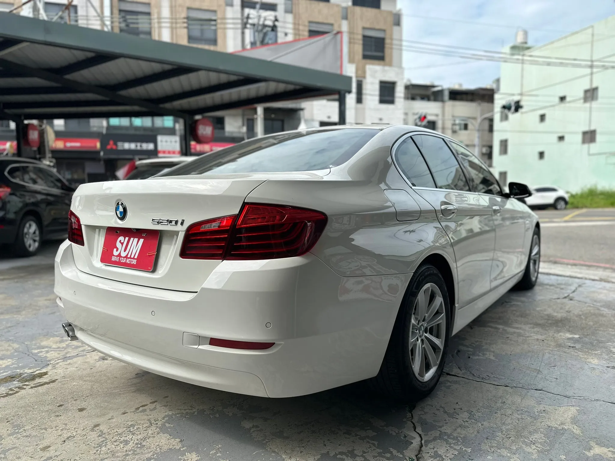 BMW-520I