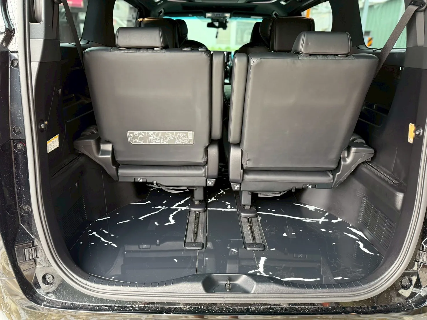 TOYOTA-Alphard