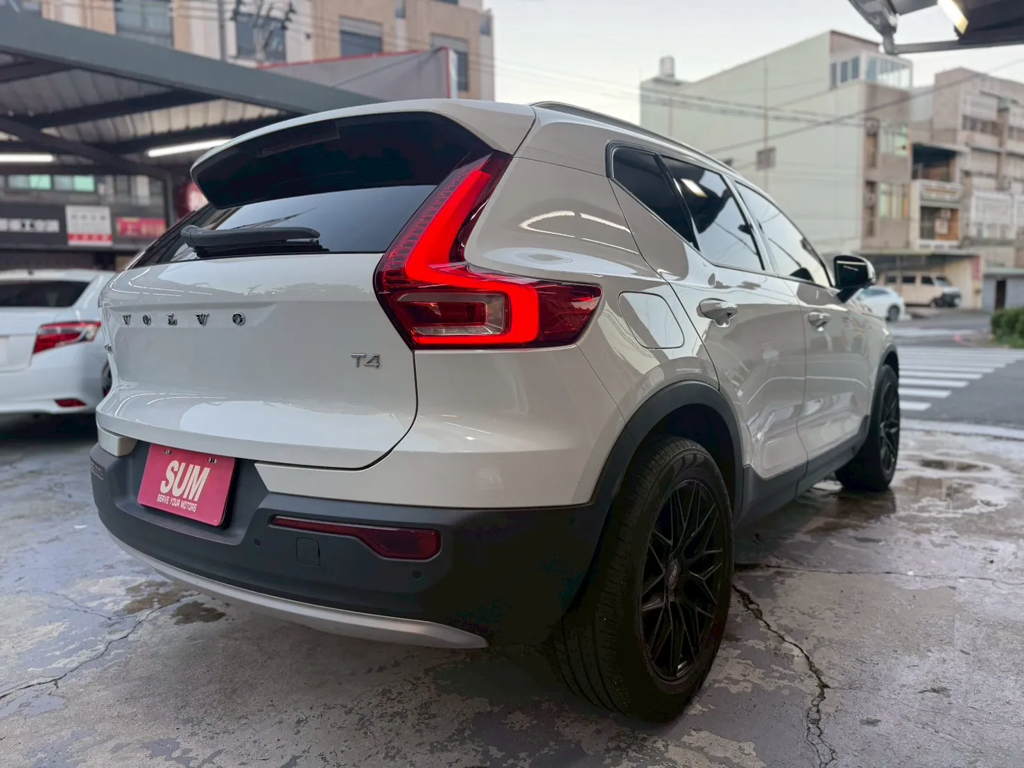 VOLVO XC40