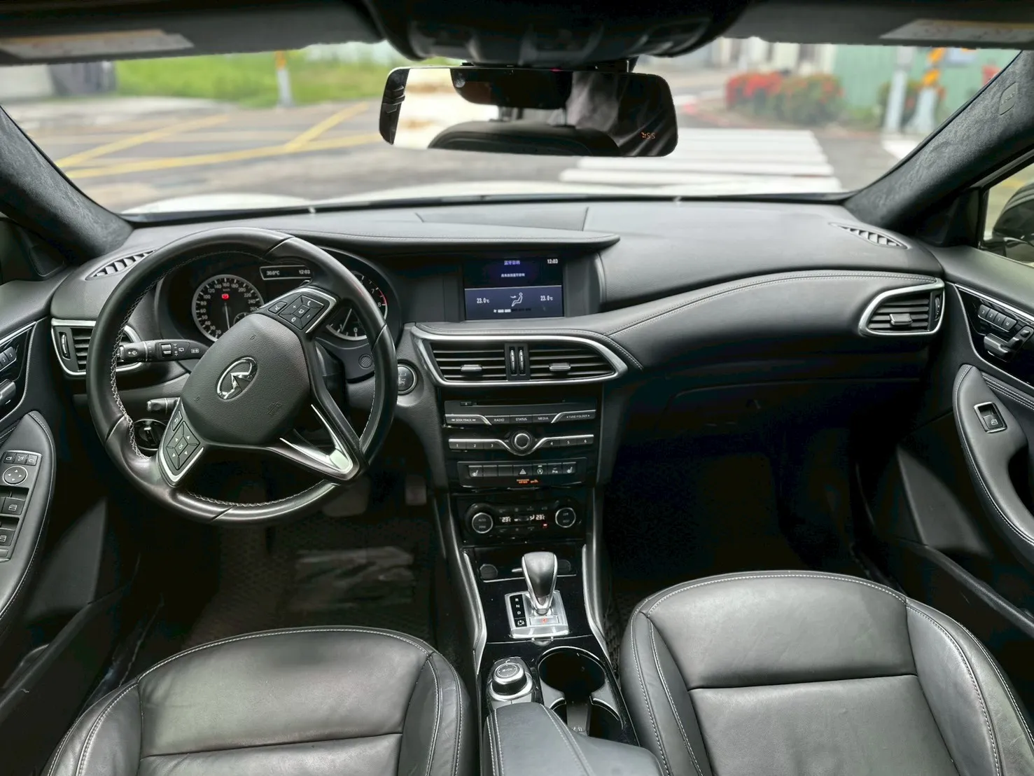INFINITI-Q30