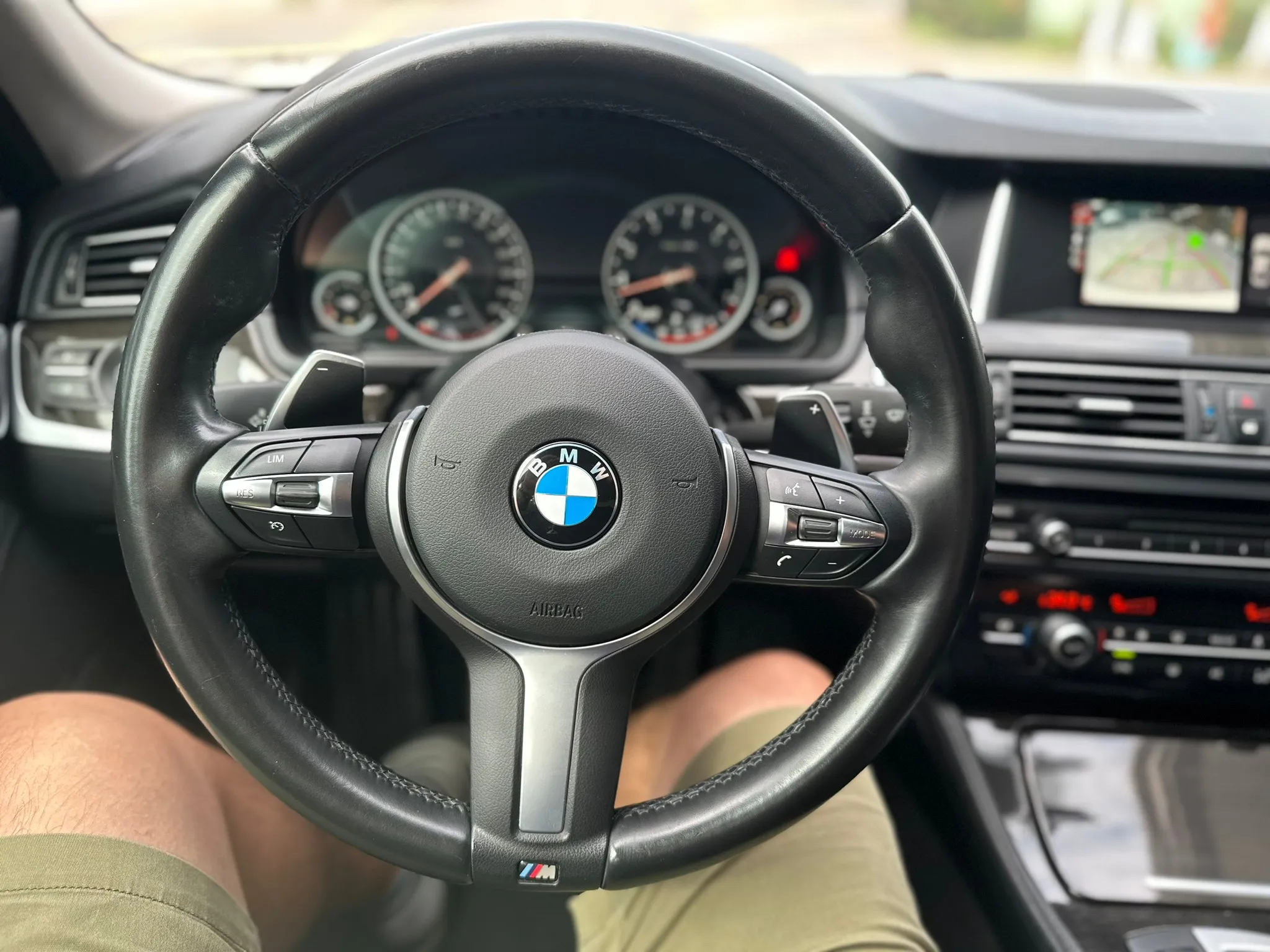 BMW-520I