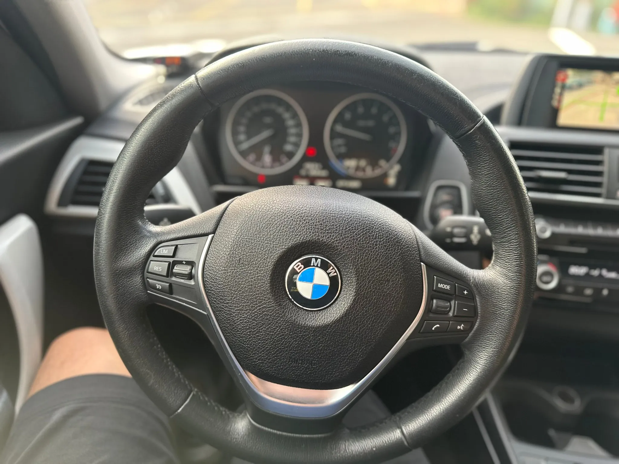 BMW-118I