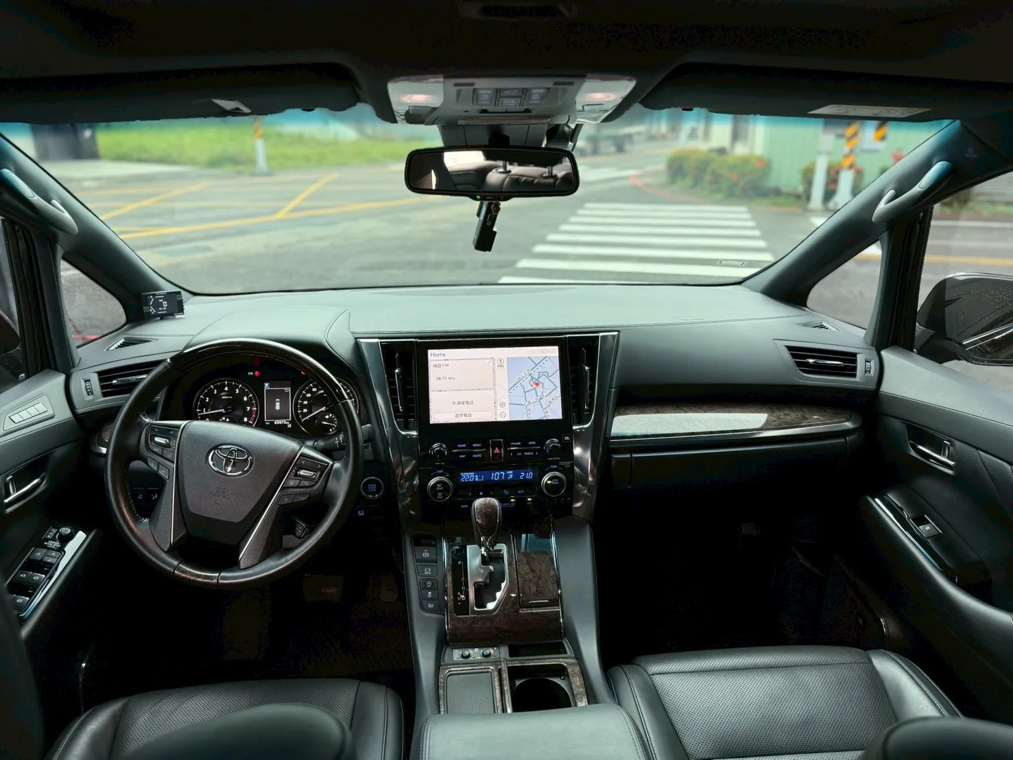 TOYOTA-Alphard