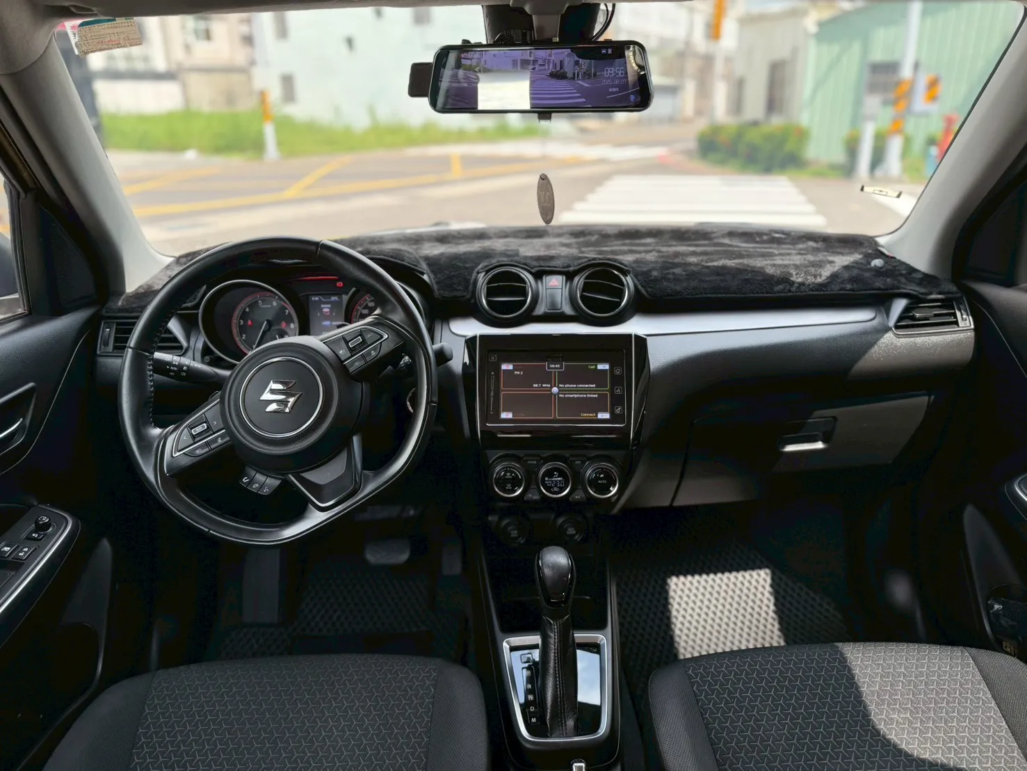 SUZUKI-SWIFT