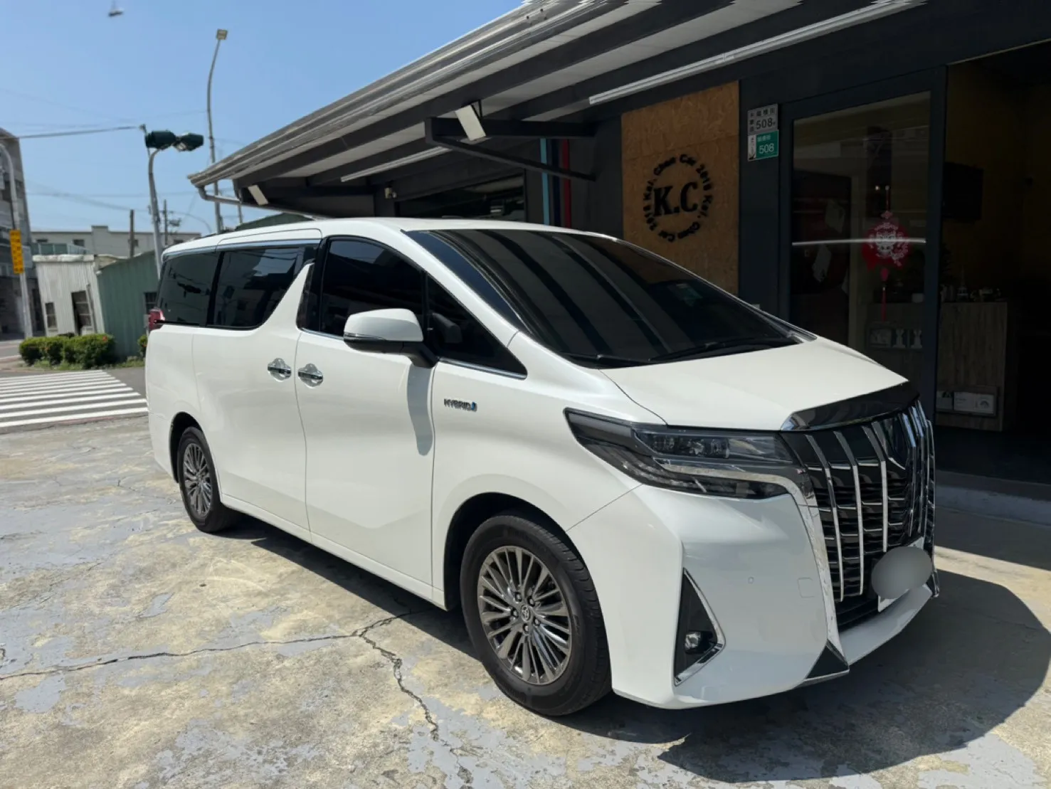 TOYOTA-Alphard