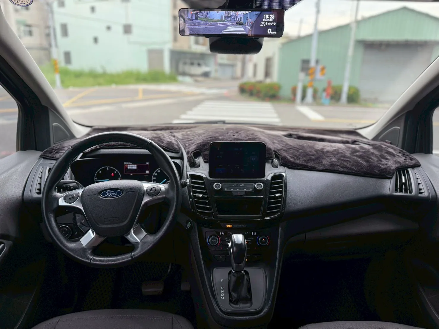 FORD-Tourneo Connect