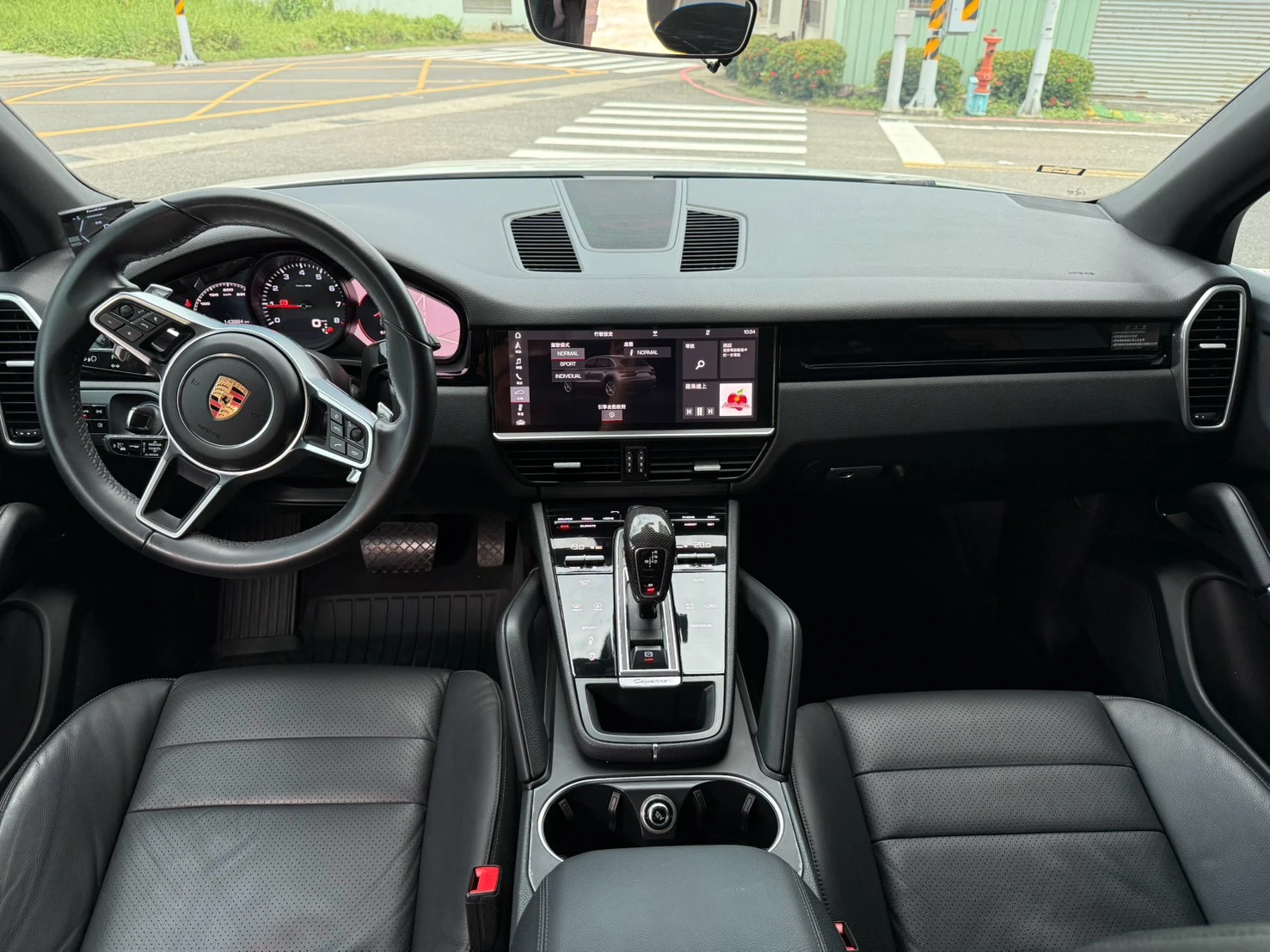 PORSCHE-Cayenne SUV