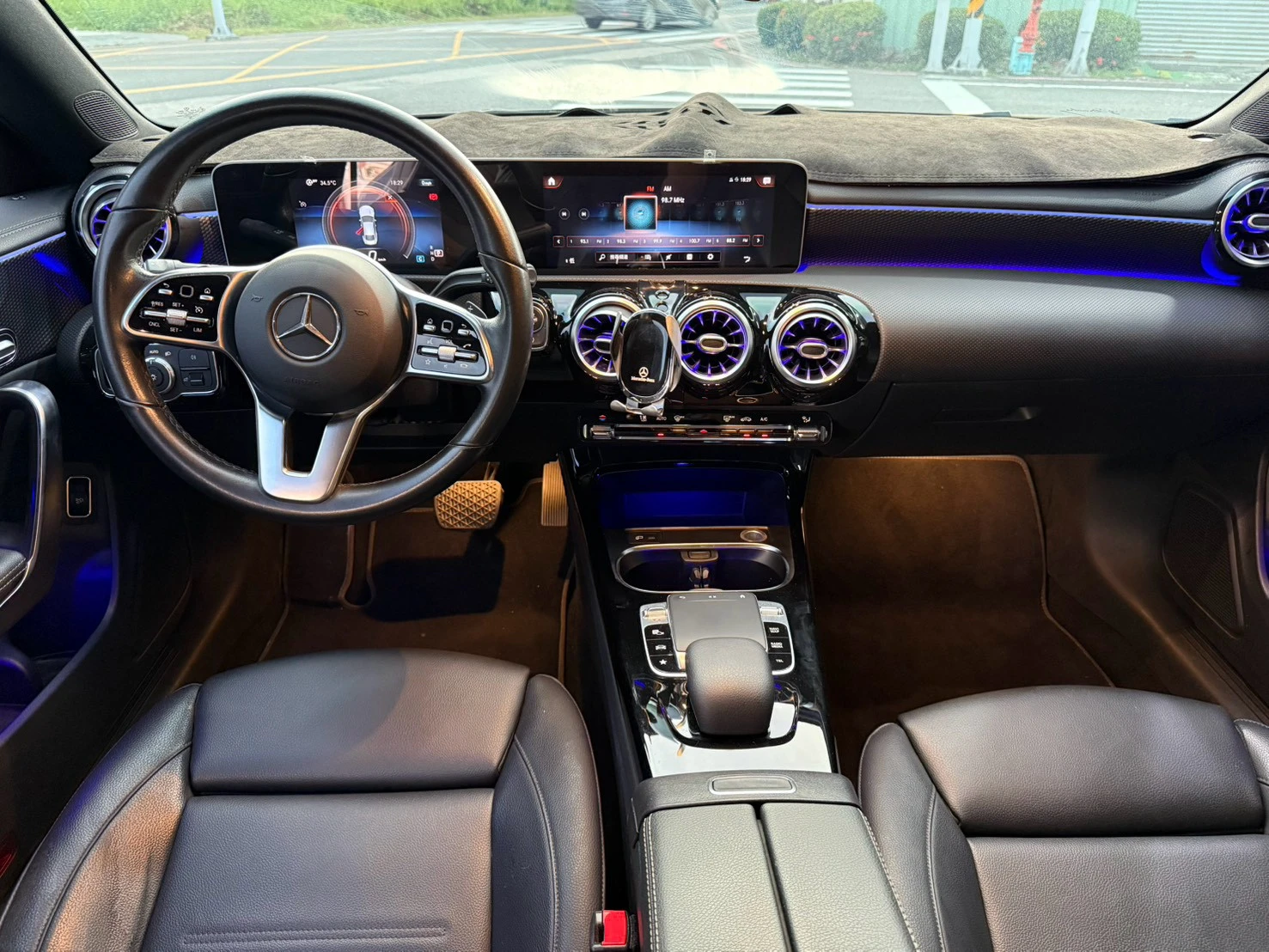 BENZ -CLA200