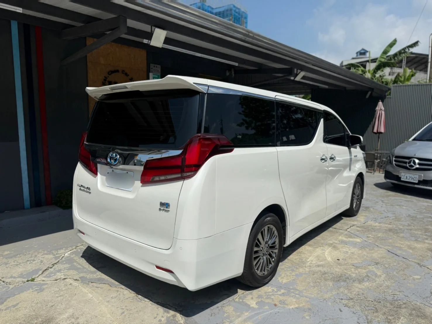 TOYOTA-Alphard