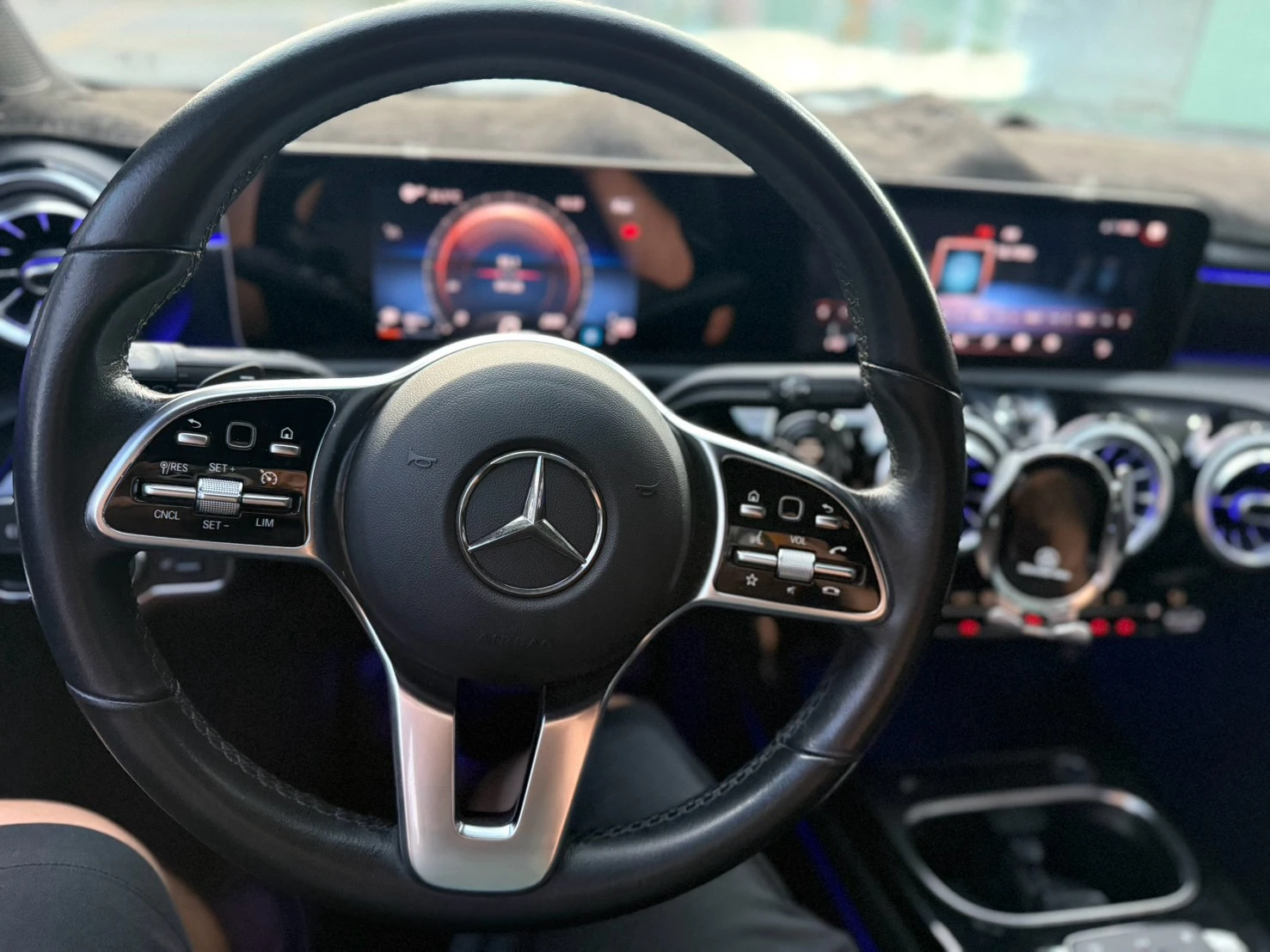 BENZ -CLA200