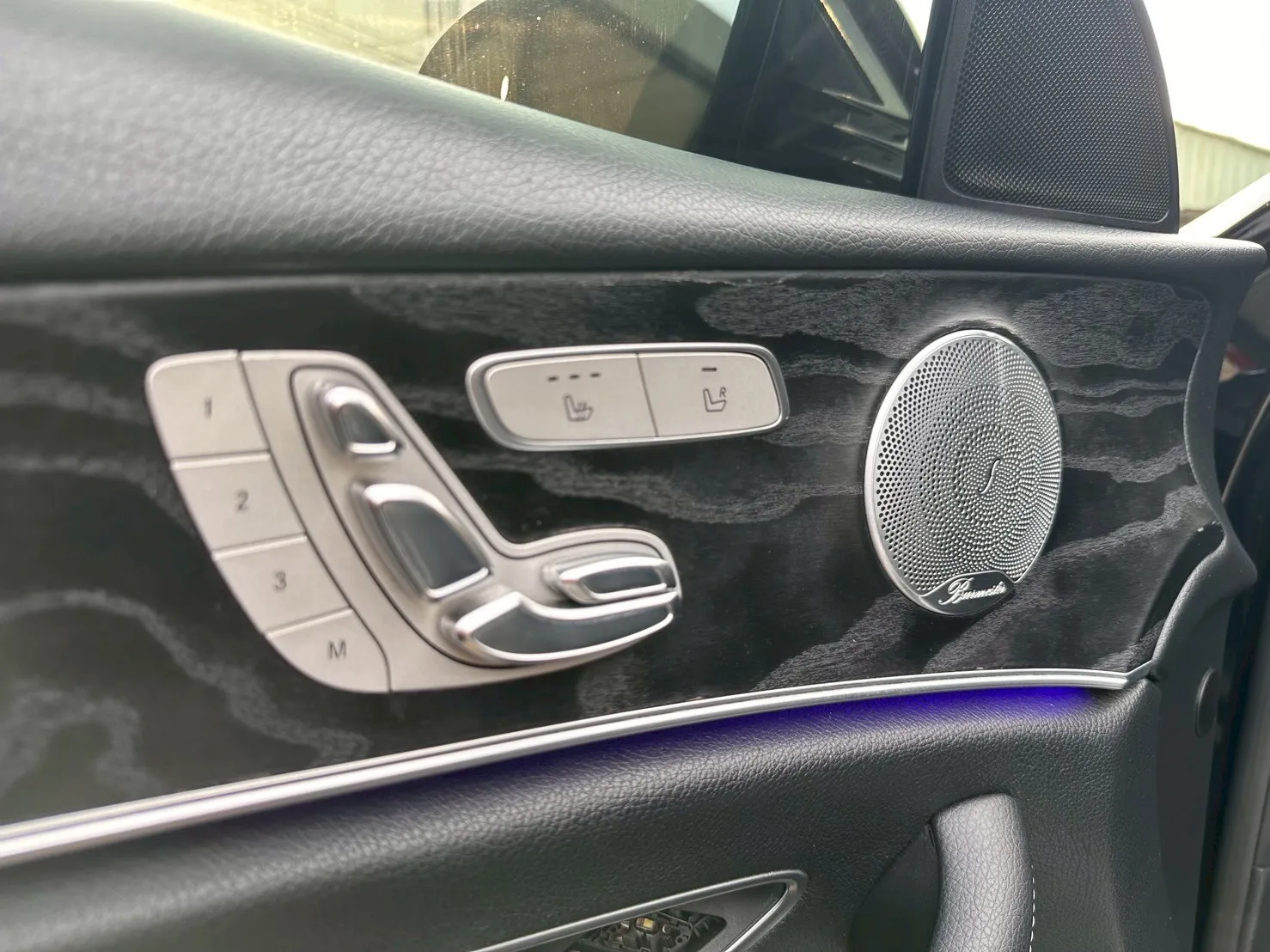 BENZ-E300