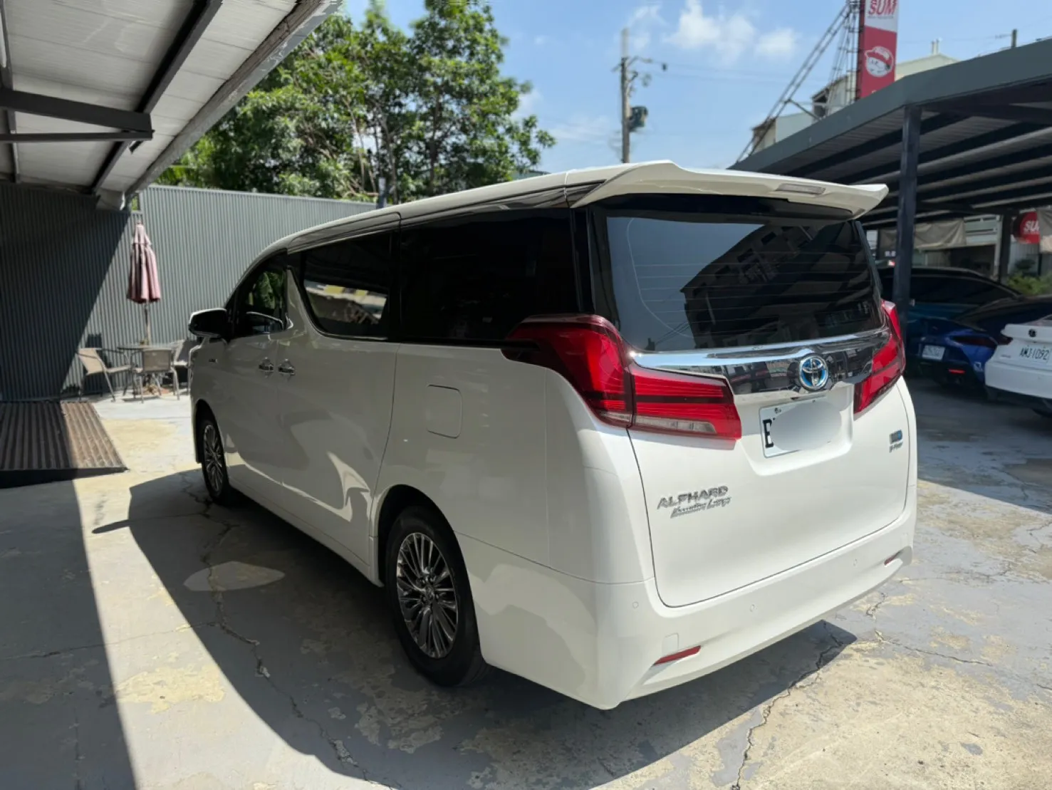 TOYOTA-Alphard