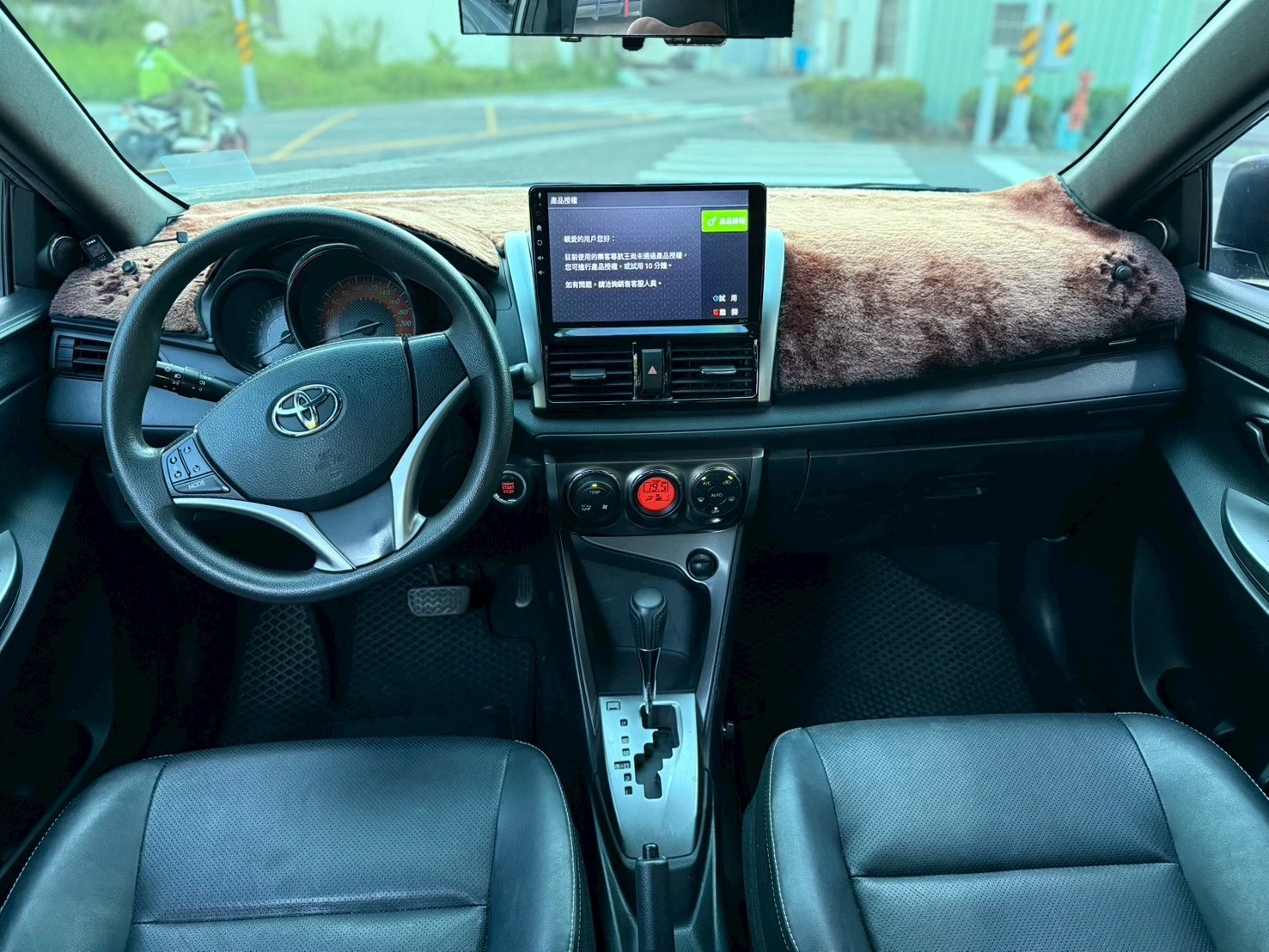 TOYOTA -YARIS
