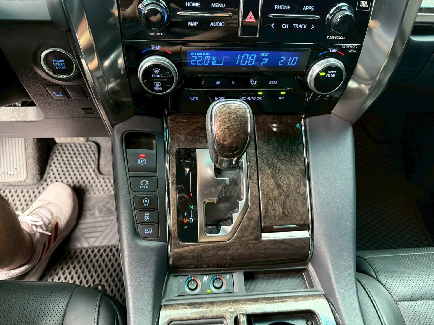 TOYOTA-Alphard