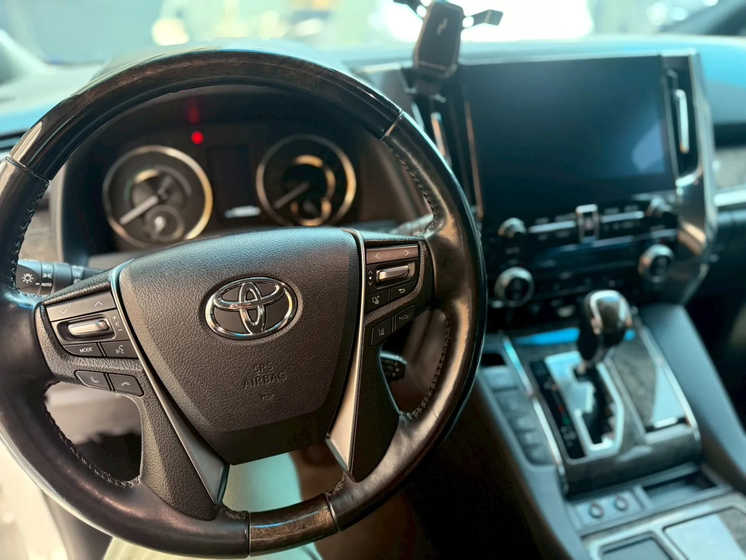 TOYOTA-Alphard