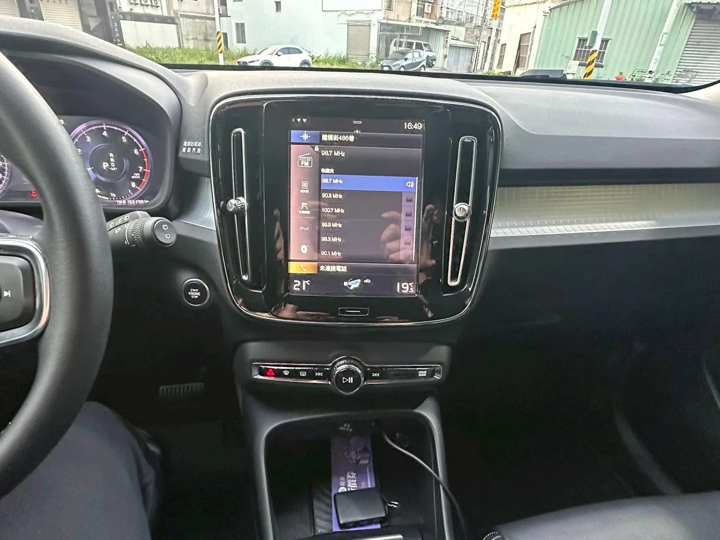 VOLVO XC40