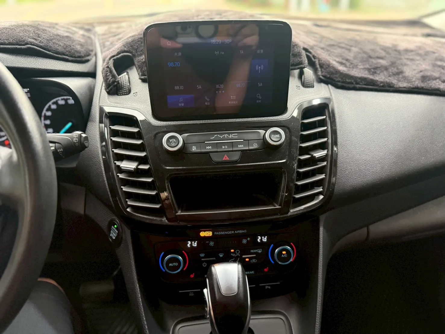 FORD-Tourneo Connect