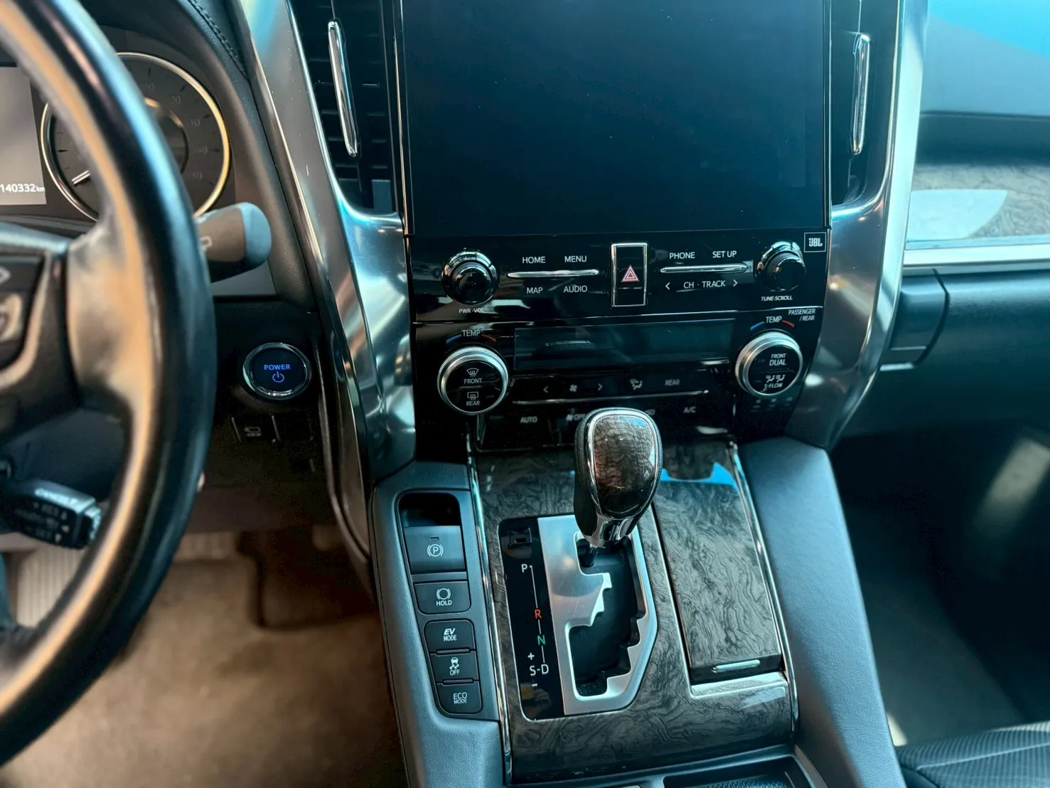 TOYOTA-Alphard