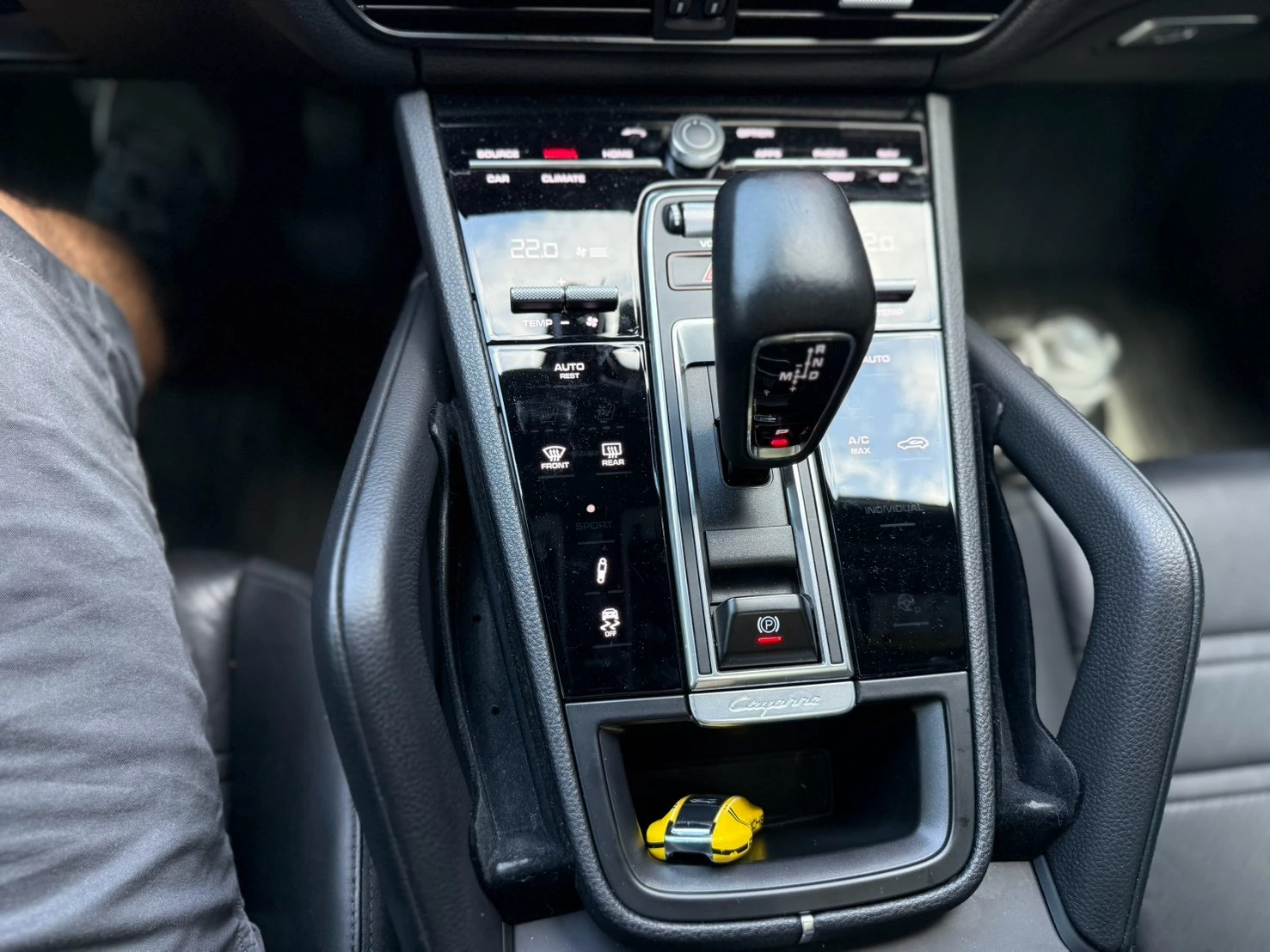 PORSCHE-Cayenne Coupe