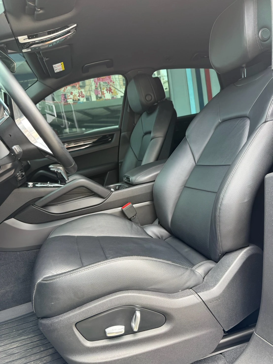 PORSCHE-Cayenne SUV