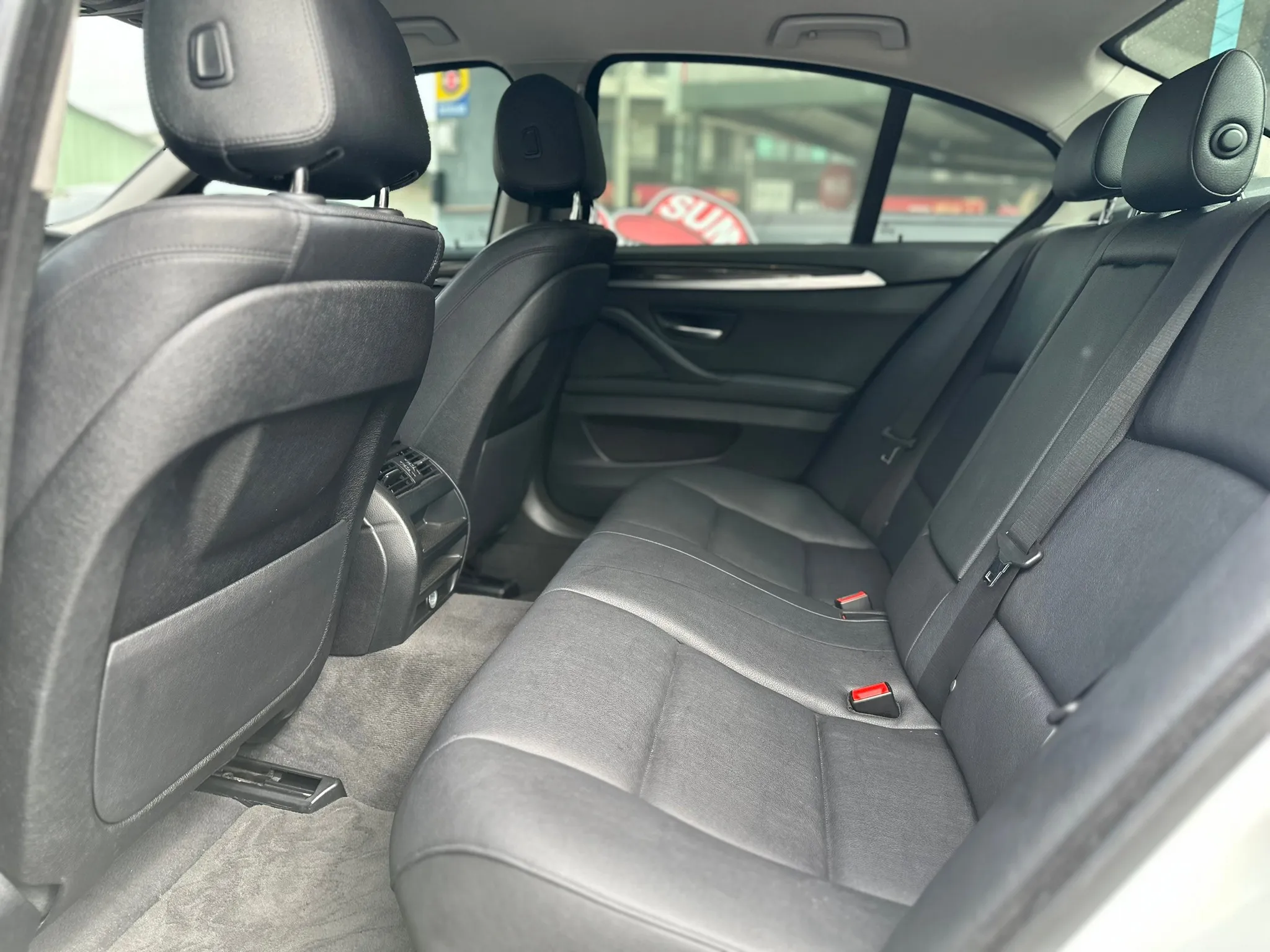 BMW-520I