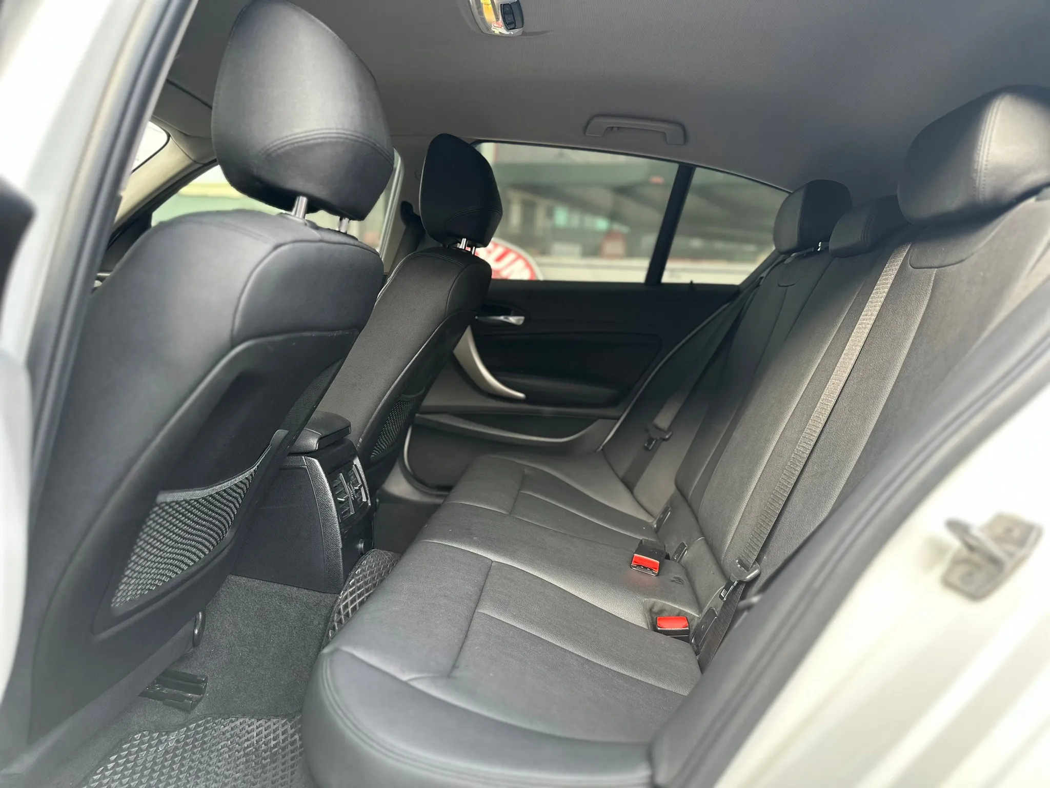 BMW-118I