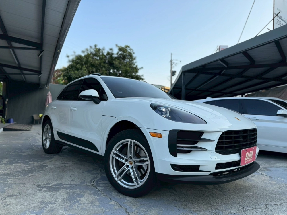 PORSCHE-MACAN