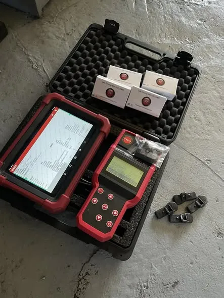 PEUGEOT 5008胎壓偵測器更換