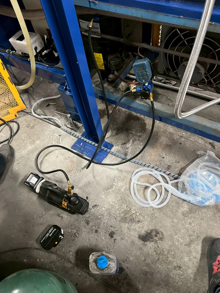 製程冰水冷卻設備冷媒抓漏站壓