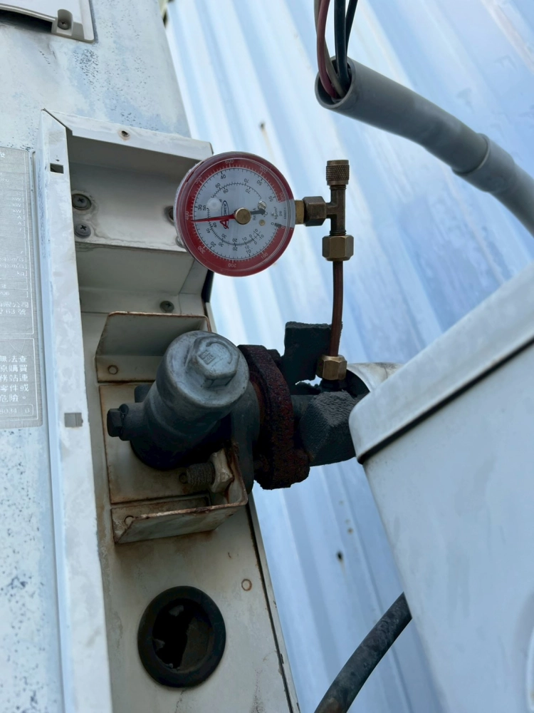 台中市長安路 冷凍主機更換及管路站壓